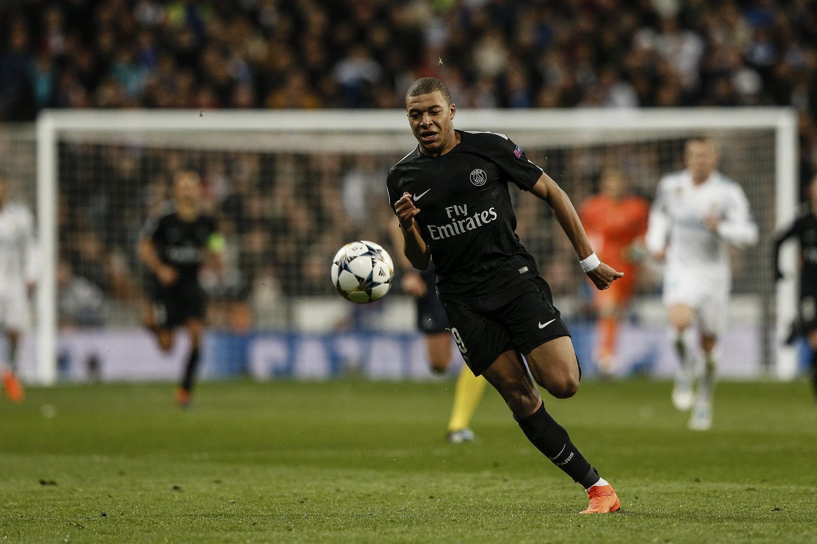 西甲积分榜：巴萨领先马竞1分皇马3分 3强4战定3线江山