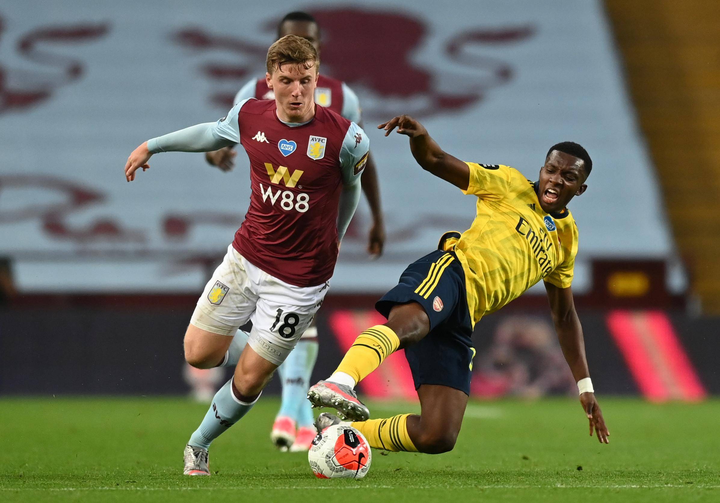 这啥情况？塞尔维亚爆冷出局 约基奇赛前热身时给了约维奇一巴掌